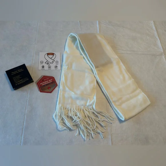 White Heated Scarf - Picture 3 of 9
